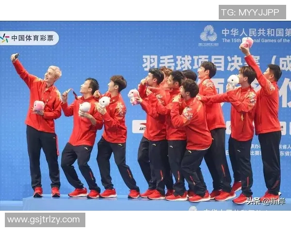 南京羽毛球队在钻石联赛中以57分稳居积分榜首位展现强劲实力