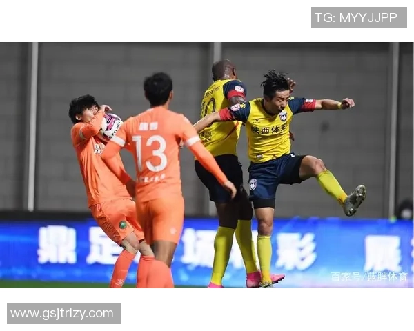 重庆足球明星队伍解散引发球迷热议与未来展望